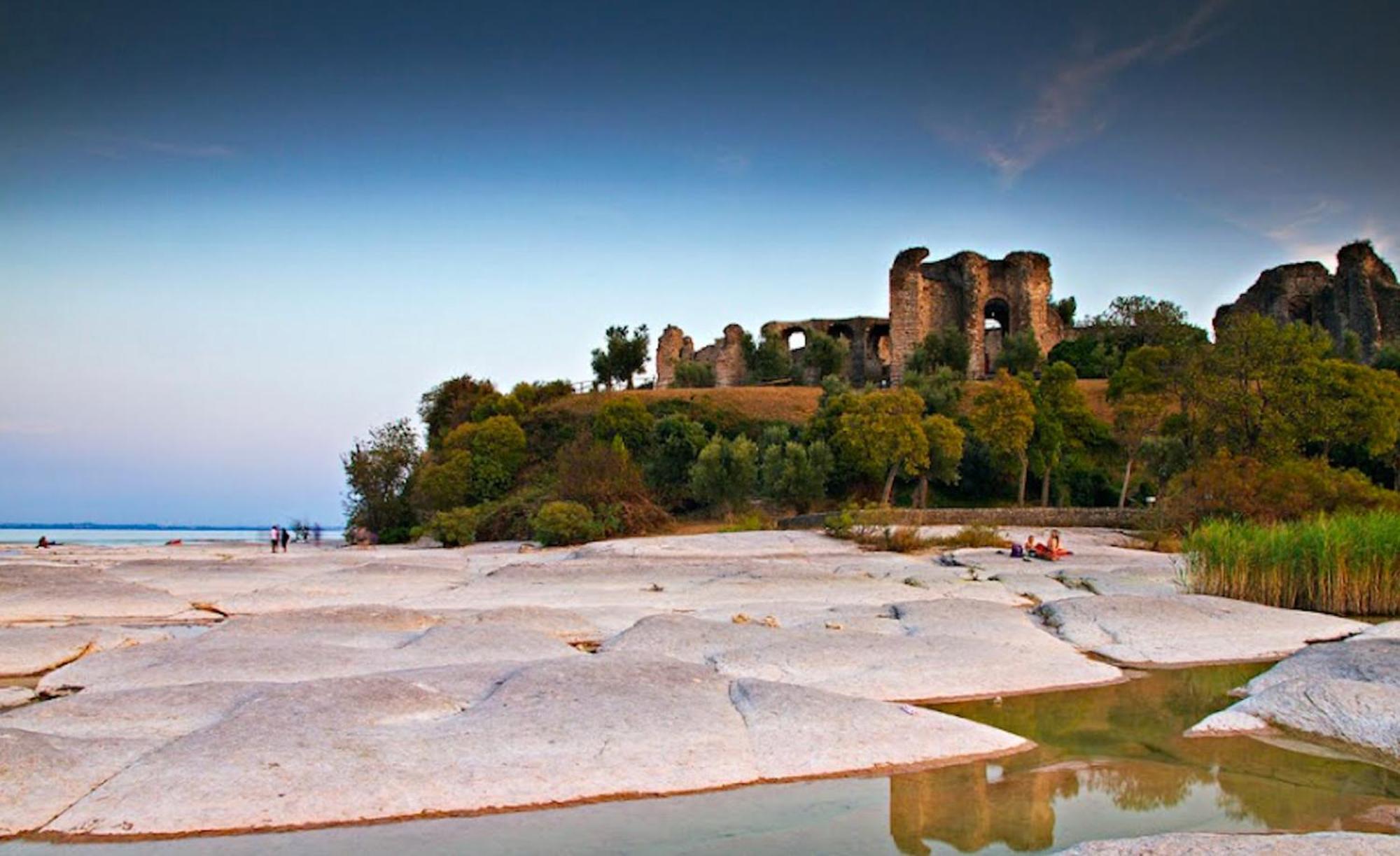 The Riva Apartment Sirmione Bagian luar foto