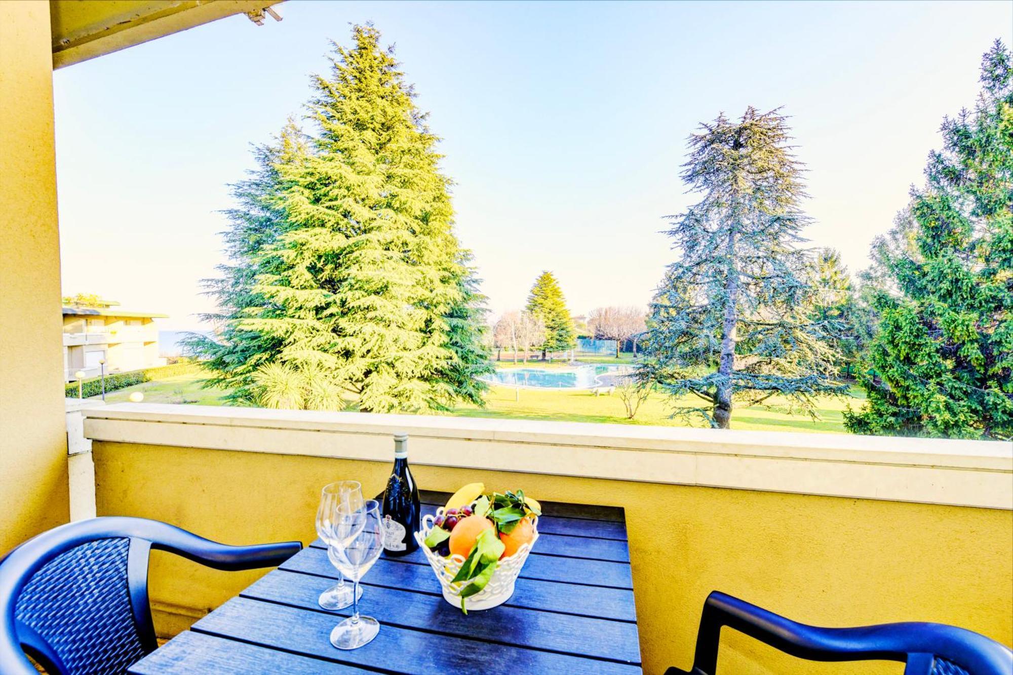 The Riva Apartment Sirmione Bagian luar foto