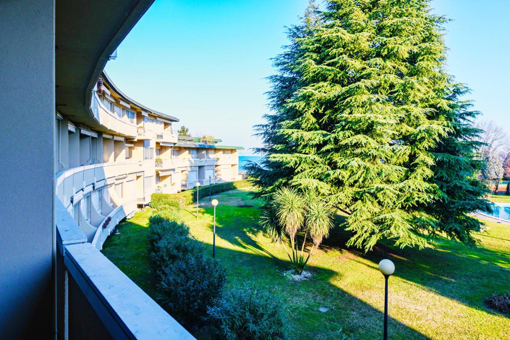 The Riva Apartment Sirmione Bagian luar foto