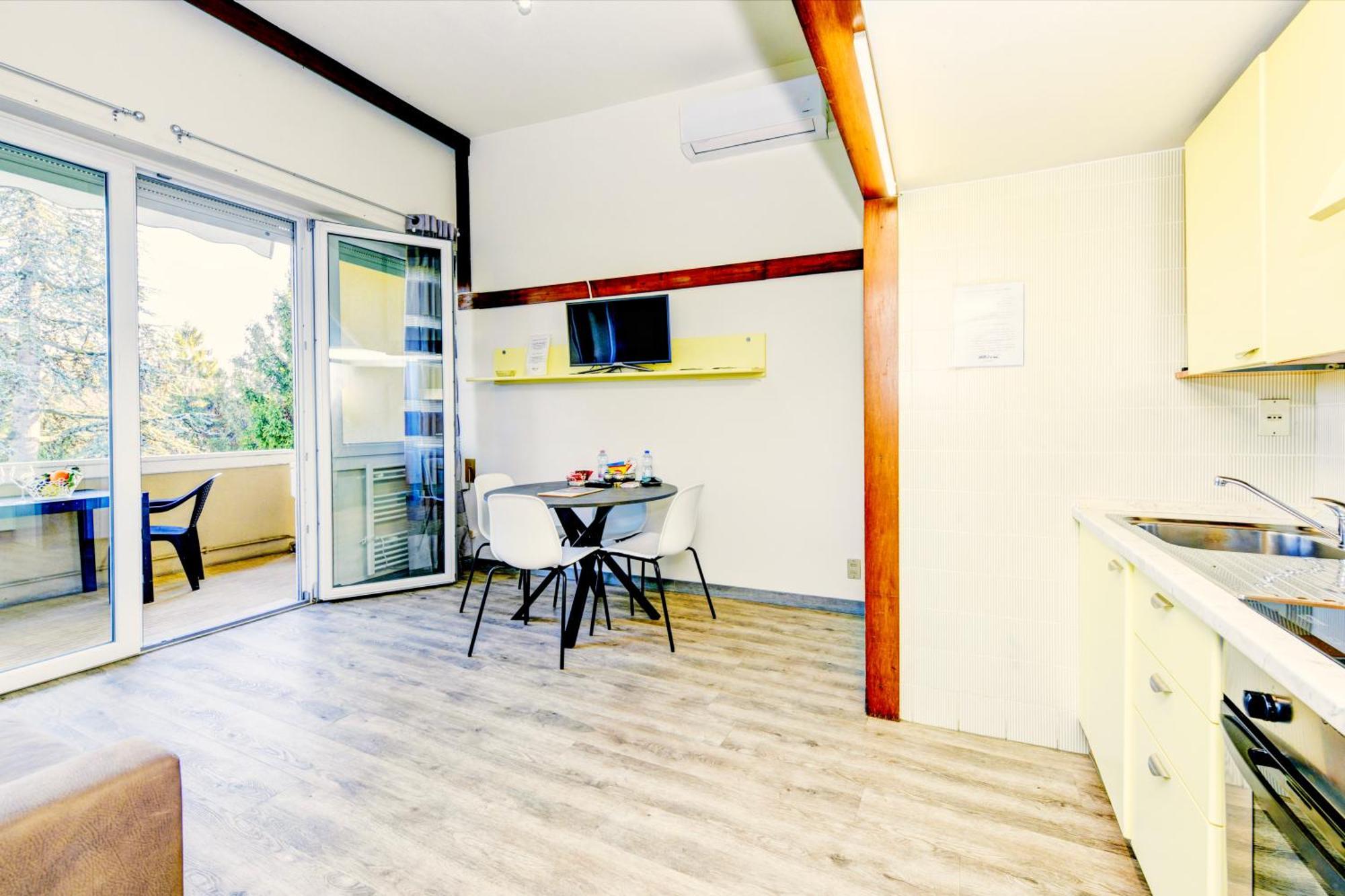 The Riva Apartment Sirmione Bagian luar foto